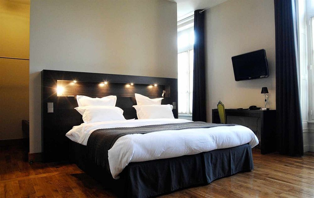 Chateau De Champlong Table Hotel **** Golf & Spa Villerest  Esterno foto